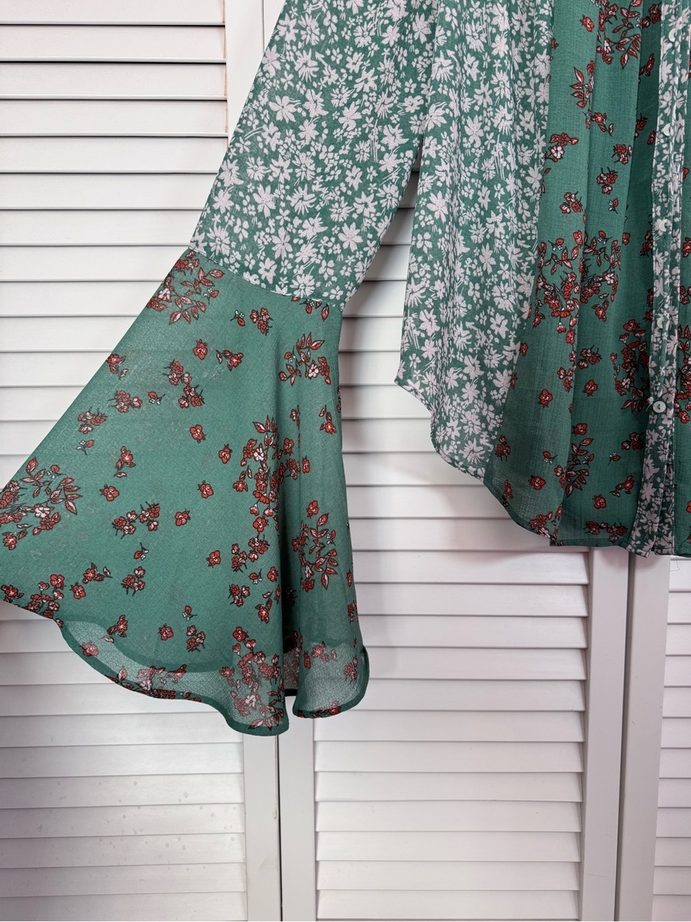 Free People Serena Sheer Floral Flowy Printed Bell Sleeve Blouse Emerald Small - Picture 4 of 10